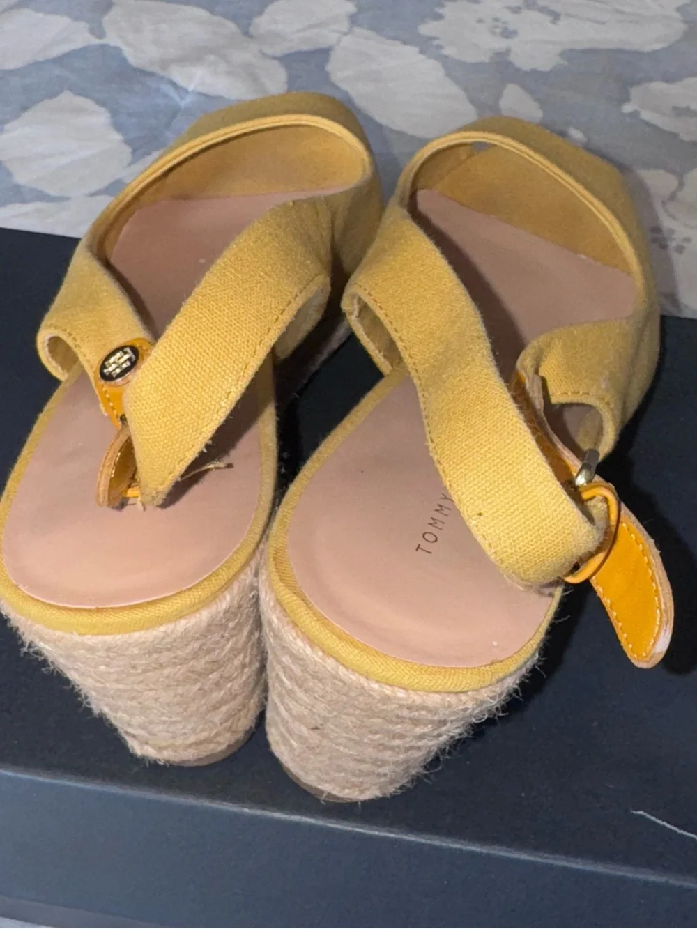 Tommy Hilfiger NHALIA2 Women’s 8.5 Yellow Espadrille Wedge Peep Toe Sandals